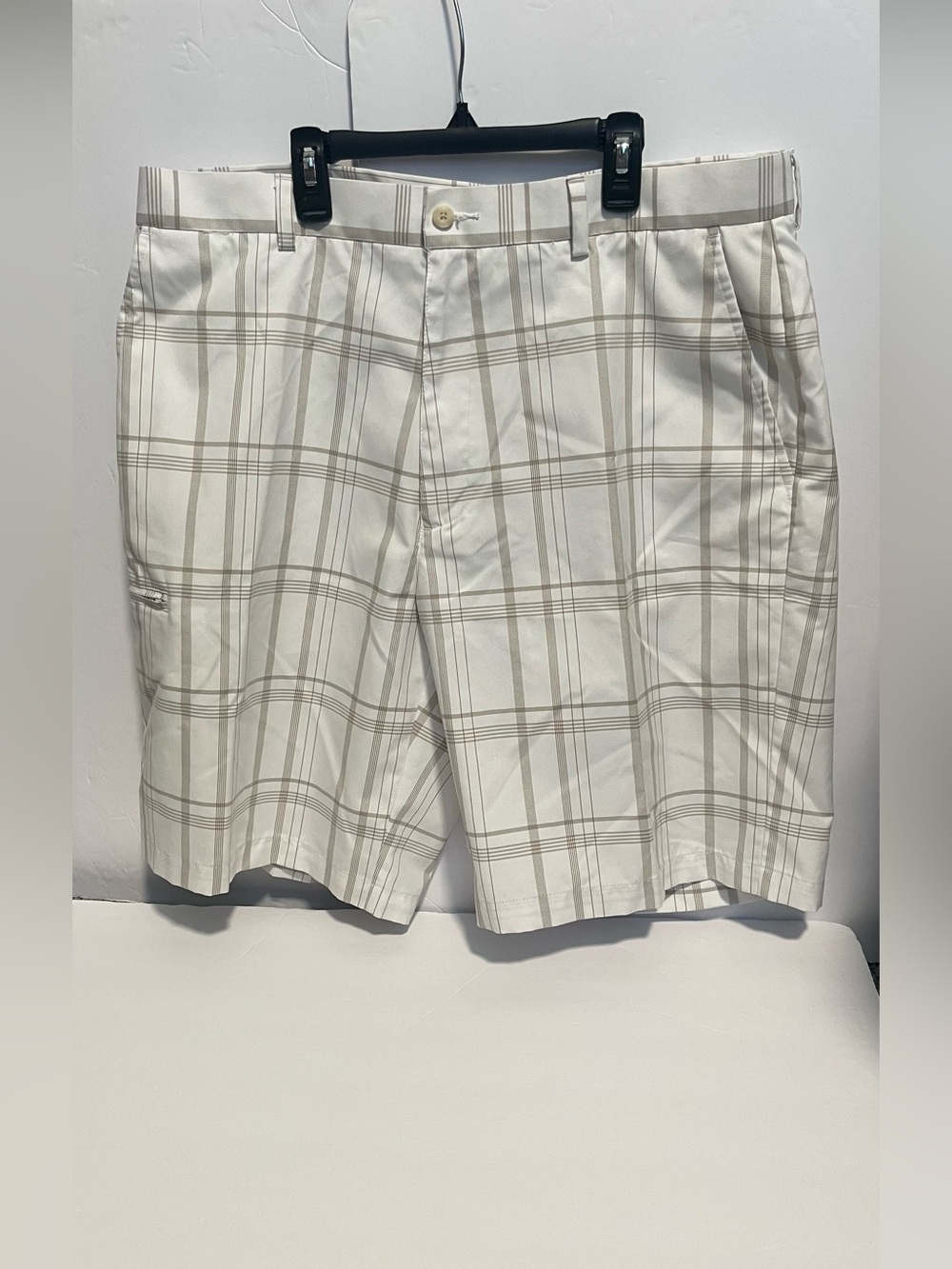 Men”s Grand Slam 10” White /Tan Plaid Flat Front Performance Golf Shorts Size 38